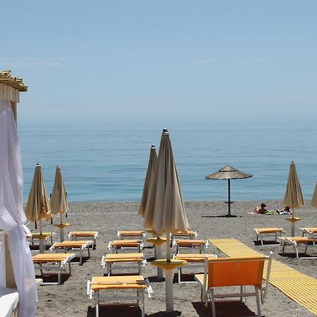 La Terrazza Sul Mare Apartment Letojanni Bagian luar foto