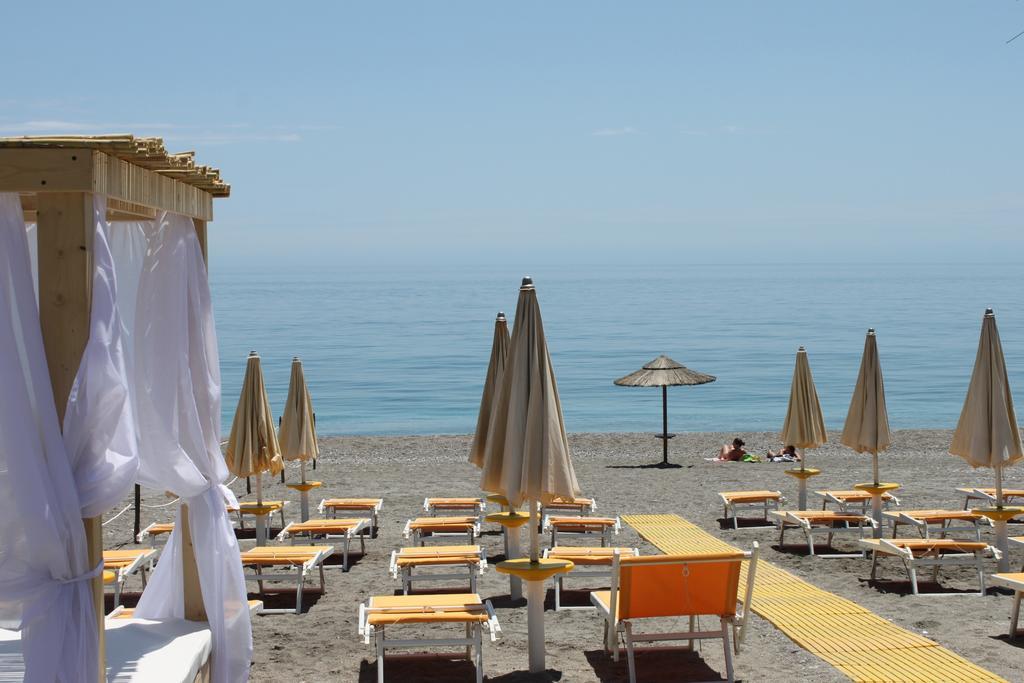 La Terrazza Sul Mare Apartment Letojanni Bagian luar foto