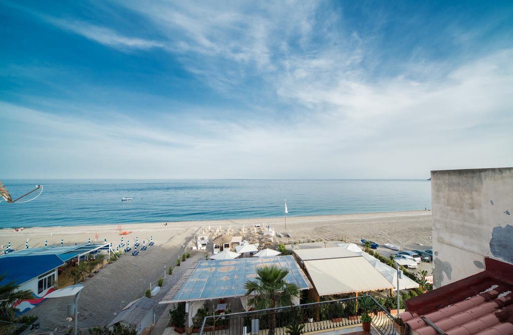 La Terrazza Sul Mare Apartment Letojanni Bagian luar foto
